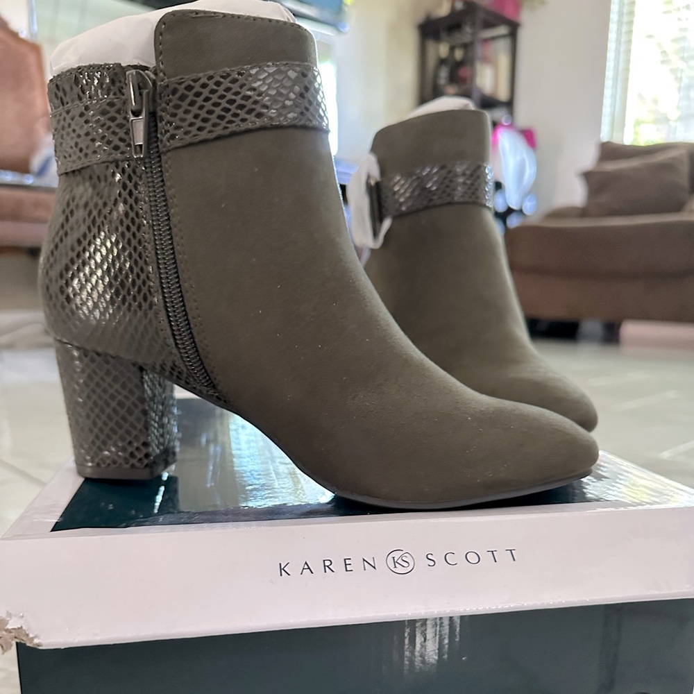 Karen Scott booties brand new size 6 color Olive